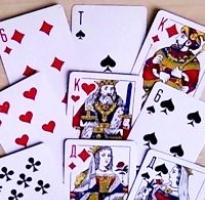 Vedeževanje na preprostih igralnih kartah